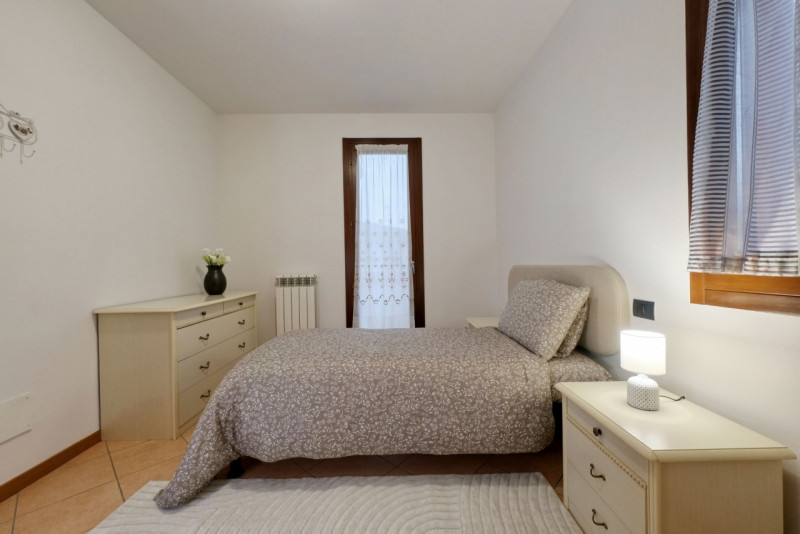 Vendesi porzione di Villa bifamiliare di 225 mq a Roncanova di Gazzo Veronese al confine con Noga...