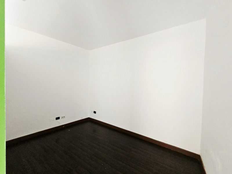 Proponiamo in affitto un interessante locale commerciale situato a Este, ideale per chi desidera ...