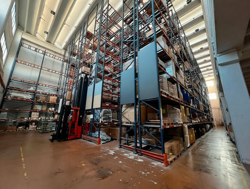 Rif. 1570 – ANTONIO – Per informazioni: 338.4892021
EUROMEDIA propone in vendita un interessante ...