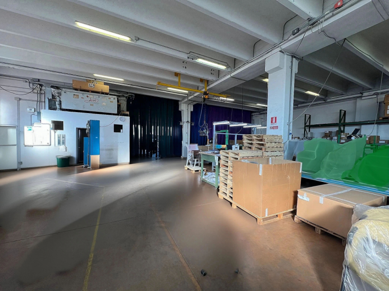 Rif. 1570 – ANTONIO – Per informazioni: 338.4892021
EUROMEDIA propone in vendita un interessante ...