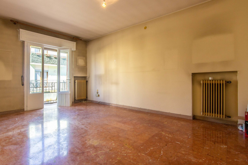 Porzione di Bifamiliare in orizzontale con ingresso e giardino privato.
L’abitazione si sviluppa ...