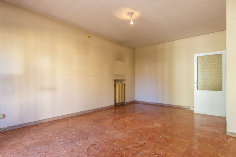 Porzione di Bifamiliare in orizzontale con ingresso e giardino privato.
L’abitazione si sviluppa ...