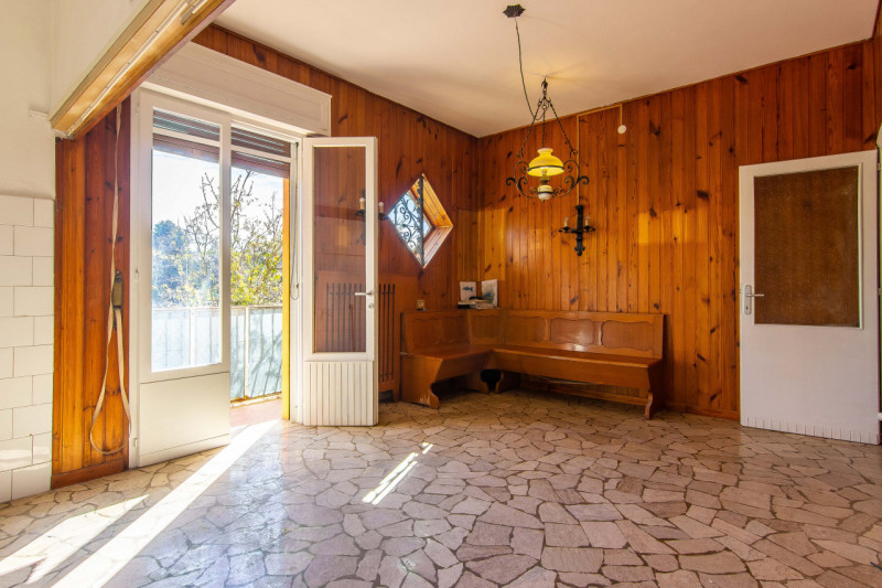 Porzione di Bifamiliare in orizzontale con ingresso e giardino privato.
L’abitazione si sviluppa ...