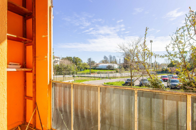 Porzione di Bifamiliare in orizzontale con ingresso e giardino privato.
L’abitazione si sviluppa ...