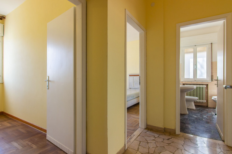 Porzione di Bifamiliare in orizzontale con ingresso e giardino privato.
L’abitazione si sviluppa ...