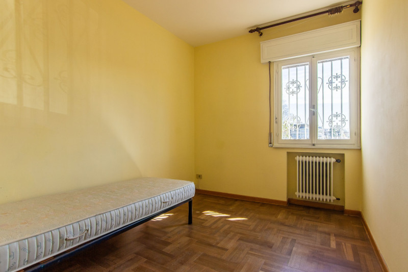 Porzione di Bifamiliare in orizzontale con ingresso e giardino privato.
L’abitazione si sviluppa ...