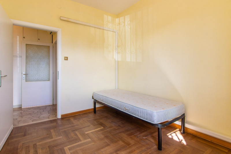 Porzione di Bifamiliare in orizzontale con ingresso e giardino privato.
L’abitazione si sviluppa ...