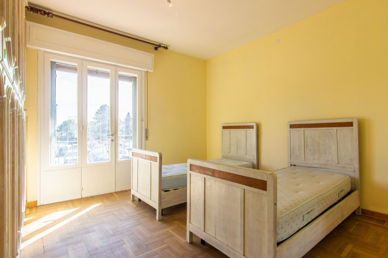 Porzione di Bifamiliare in orizzontale con ingresso e giardino privato.
L’abitazione si sviluppa ...