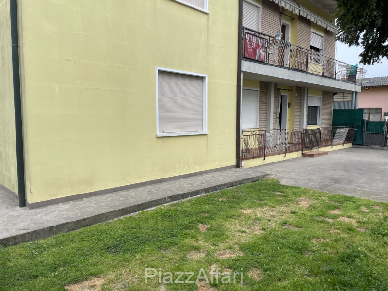 PORZIONE AL PIANO TERRA CON ANNESSO IN CORPO STACCATO E GIARDINO DI PROPRIETA'.

... a breve foto...