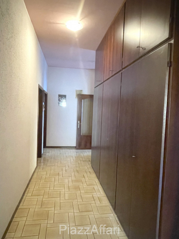 Porzione al piano terra in un contesto abitativo di 2 unità, con ingresso autonomo ed annesso in ...