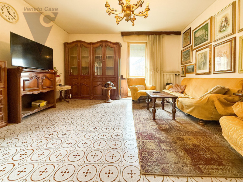 NOVENTA PADOVANA - 2 CAMERE ULTIMO PIANO 
Proponiamo in vendita, in zona servita a Noventa Padova...