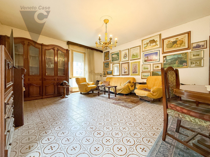 NOVENTA PADOVANA - 2 CAMERE ULTIMO PIANO 
Proponiamo in vendita, in zona servita a Noventa Padova...