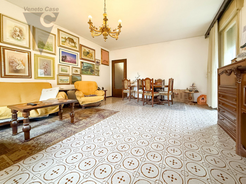 NOVENTA PADOVANA - 2 CAMERE ULTIMO PIANO 
Proponiamo in vendita, in zona servita a Noventa Padova...