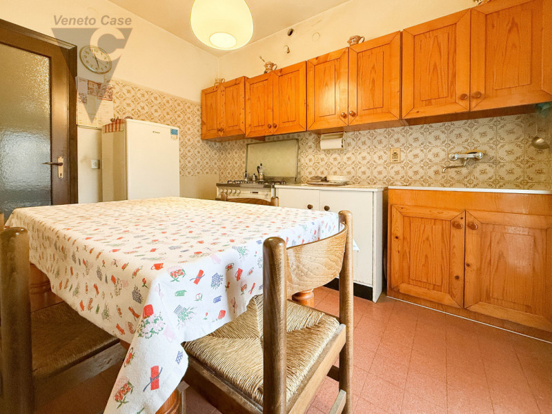 NOVENTA PADOVANA - 2 CAMERE ULTIMO PIANO 
Proponiamo in vendita, in zona servita a Noventa Padova...