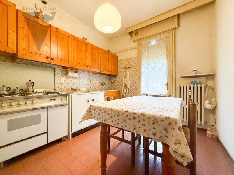 NOVENTA PADOVANA - 2 CAMERE ULTIMO PIANO 
Proponiamo in vendita, in zona servita a Noventa Padova...