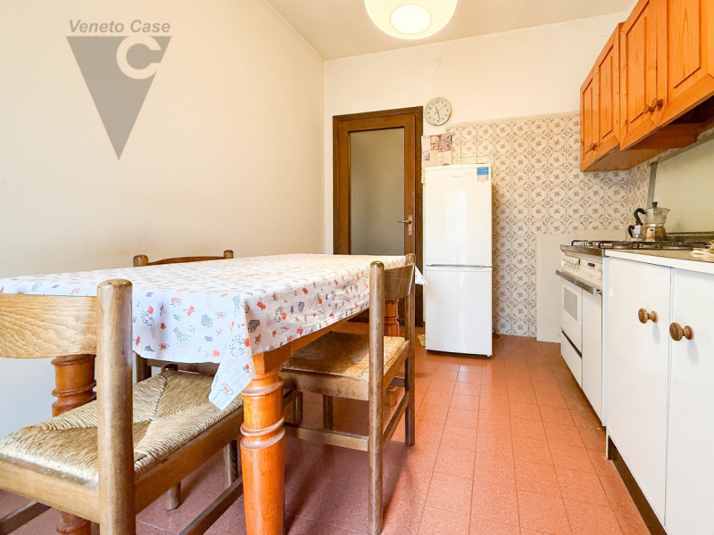 NOVENTA PADOVANA - 2 CAMERE ULTIMO PIANO 
Proponiamo in vendita, in zona servita a Noventa Padova...