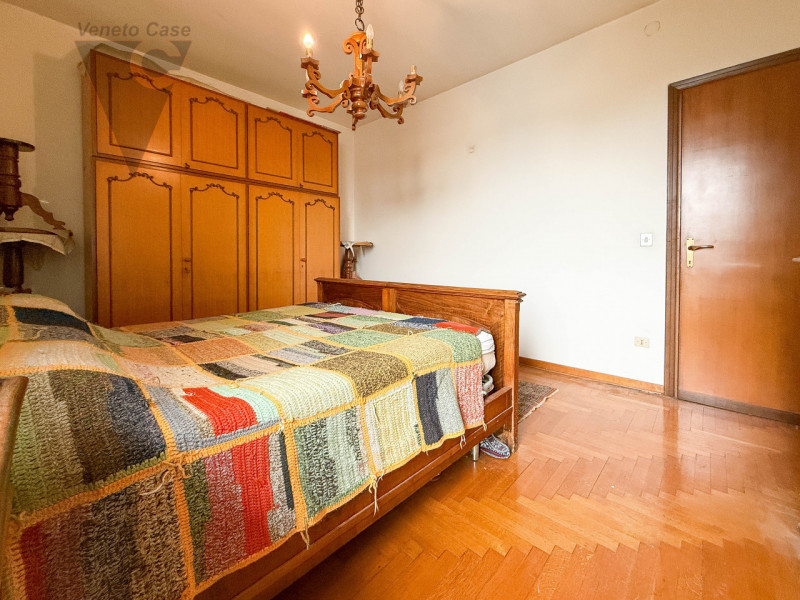 NOVENTA PADOVANA - 2 CAMERE ULTIMO PIANO 
Proponiamo in vendita, in zona servita a Noventa Padova...