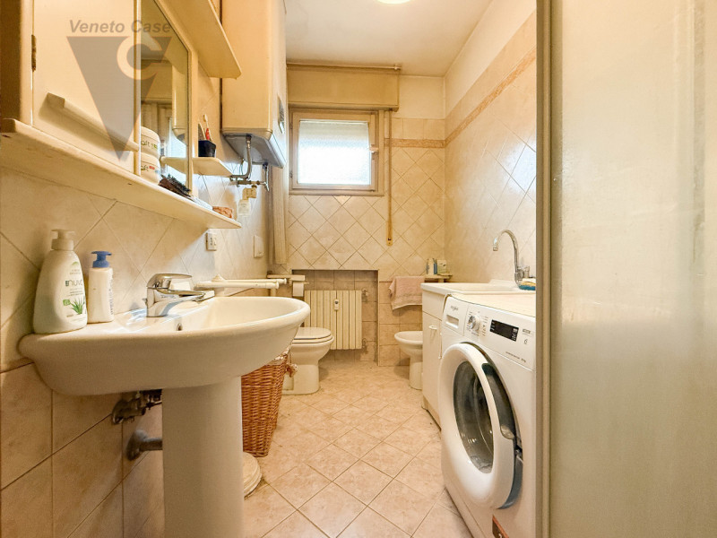 NOVENTA PADOVANA - 2 CAMERE ULTIMO PIANO 
Proponiamo in vendita, in zona servita a Noventa Padova...