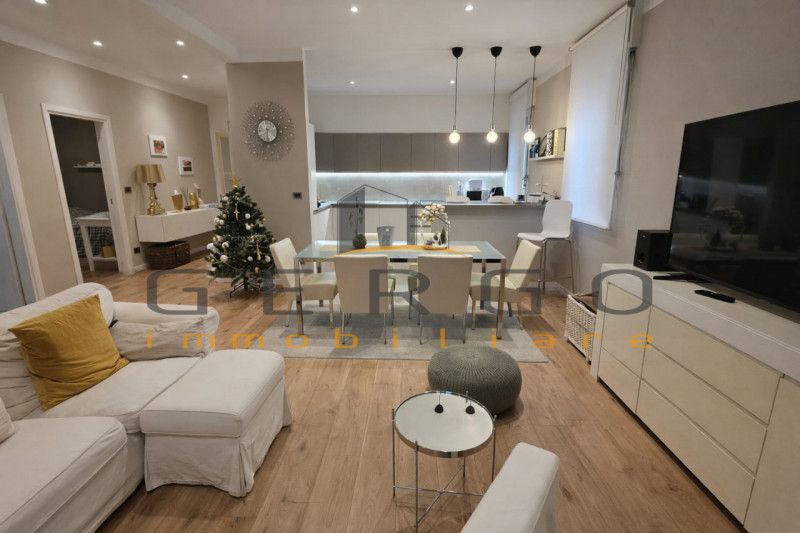 (Per INFO Cristina 3389226442). SPLENDIDA CASA SINGOLA SVILUPPATA TUTTA SU UNICO LIVELLO al piano...