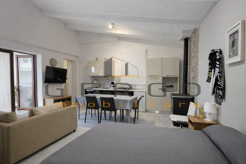 (Per INFO Cristina 3389226442). SPLENDIDA CASA SINGOLA SVILUPPATA TUTTA SU UNICO LIVELLO al piano...