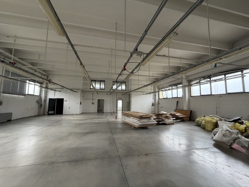 Proponiamo in vendita un capannone indipendente nel comune di Cervarese Santa Croce, ideale per a...