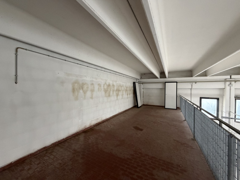 Proponiamo in vendita un capannone indipendente nel comune di Cervarese Santa Croce, ideale per a...