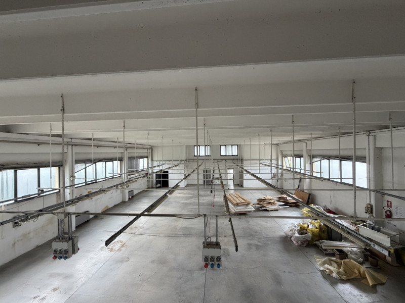 Proponiamo in vendita un capannone indipendente nel comune di Cervarese Santa Croce, ideale per a...