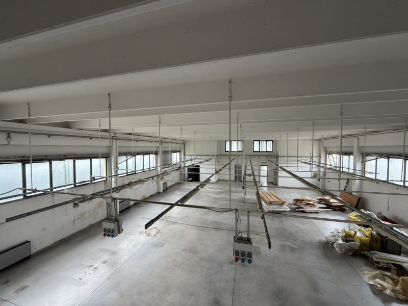 Proponiamo in vendita un capannone indipendente nel comune di Cervarese Santa Croce, ideale per a...