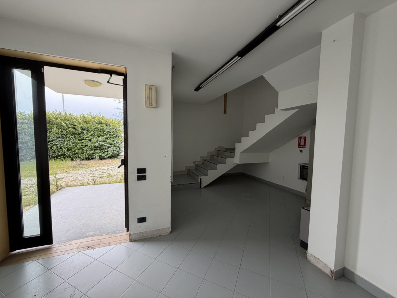 Proponiamo in vendita un capannone indipendente nel comune di Cervarese Santa Croce, ideale per a...