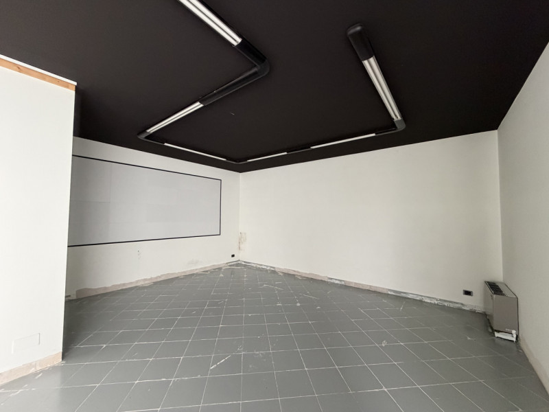 Proponiamo in vendita un capannone indipendente nel comune di Cervarese Santa Croce, ideale per a...