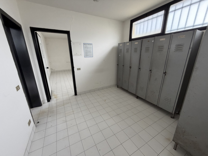 Proponiamo in vendita un capannone indipendente nel comune di Cervarese Santa Croce, ideale per a...