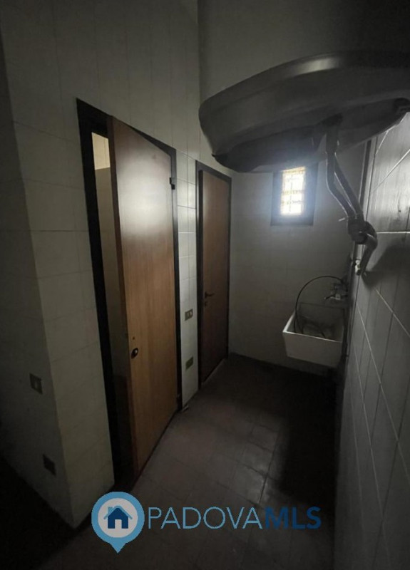 Immobile in esclusiva al Gruppo Padova MLS
SACCOLONGO Nella zona industriale-artigianale di Sacco...