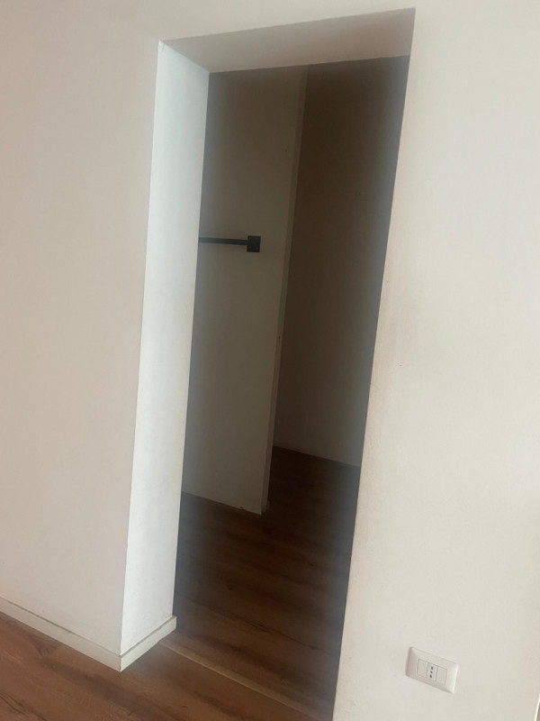 SCHIO - Centro: in posizione centrale, vendesi NEGOZIO-UFFICIO vetrinato, piano terra. Possibilit...