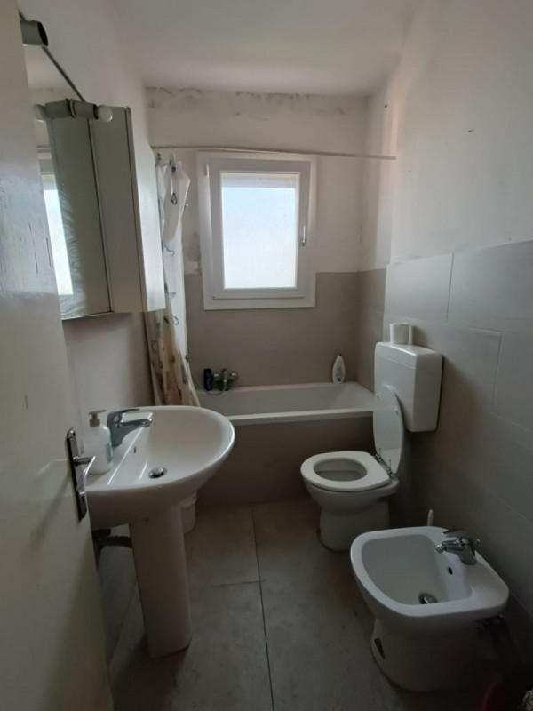 Appartamento sito al terzo ed ultimo piano.
L’immobile è composto da: ingresso, cucina e soggiorn...