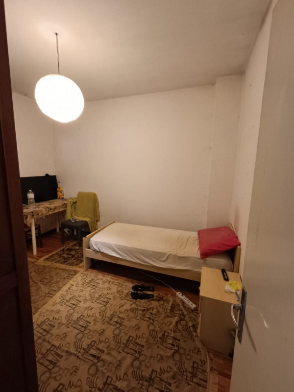 Appartamento sito al terzo ed ultimo piano.
L’immobile è composto da: ingresso, cucina e soggiorn...