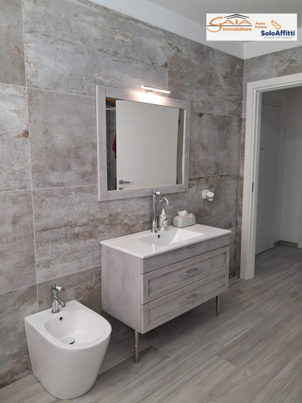 Proponiamo elegante mini appartamento bilocale di circa 40 mq attualmente locato, posizionato a R...