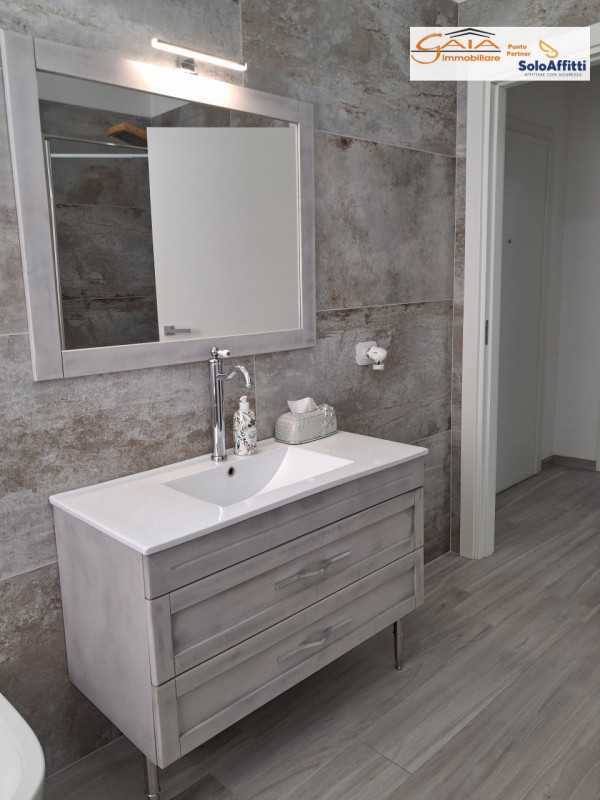 Proponiamo elegante mini appartamento bilocale di circa 40 mq attualmente locato, posizionato a R...