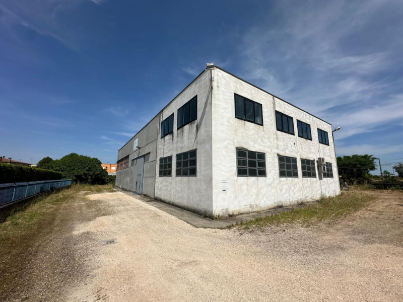 Proponiamo in Vendita con la possibilità di rent to buy.

Capannone in zona Monselice, vicino al ...