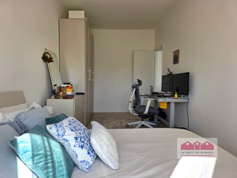 CENTRO STORICO: BICAMERE LUMINOSO RISTRUTTURATO NEL 2019, ULTIMO PIANO, SPLENDIDA VISTA SUI TETTI...