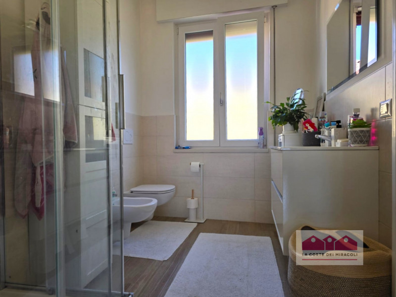 CENTRO STORICO: BICAMERE LUMINOSO RISTRUTTURATO NEL 2019, ULTIMO PIANO, SPLENDIDA VISTA SUI TETTI...