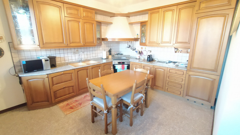 Nel tranquillo e servito quartiere Paltana, proponiamo una porzione di bifamiliare di oltre 280 m...