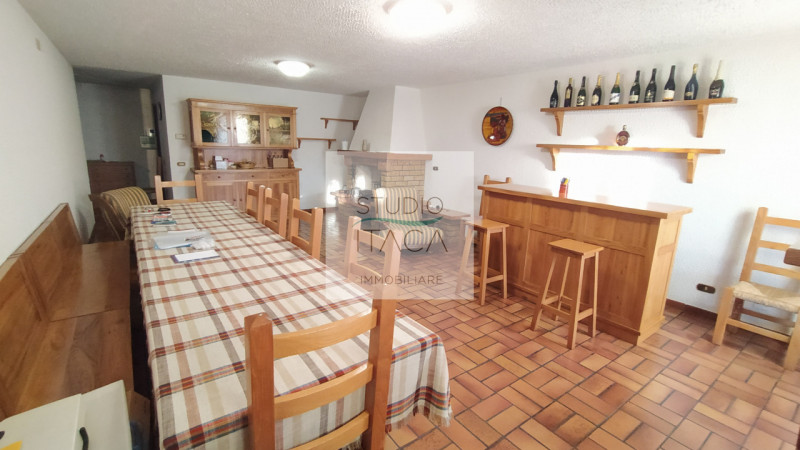 Nel tranquillo e servito quartiere Paltana, proponiamo una porzione di bifamiliare di oltre 280 m...