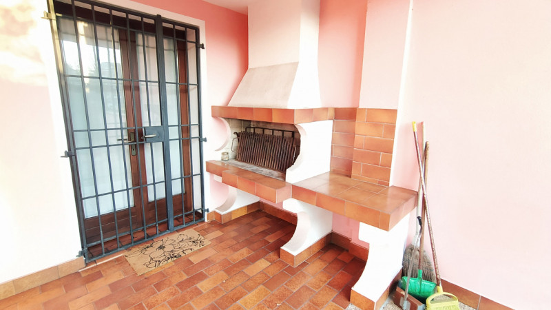 Nel tranquillo e servito quartiere Paltana, proponiamo una porzione di bifamiliare di oltre 280 m...