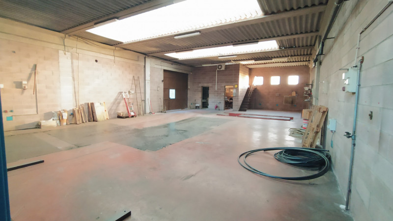 Nel tranquillo e servito quartiere Paltana, proponiamo una porzione di bifamiliare di oltre 280 m...