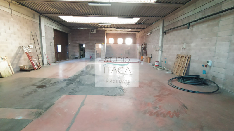 Nel tranquillo e servito quartiere Paltana, proponiamo una porzione di bifamiliare di oltre 280 m...