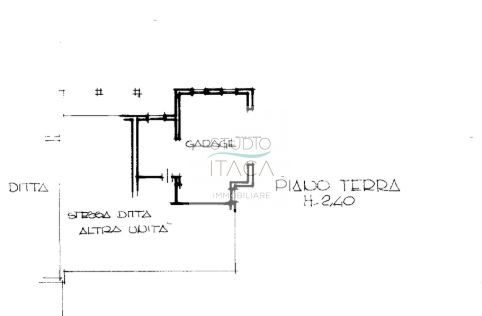 Nel tranquillo e servito quartiere Paltana, proponiamo una porzione di bifamiliare di oltre 280 m...