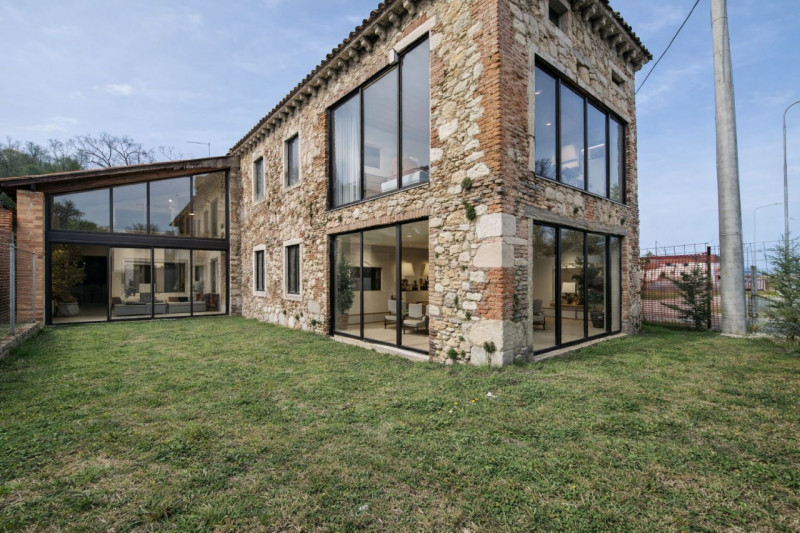 UBICAZIONE E CONTESTO

Nel comune di Longare, in posizione tranquilla e immersa nel verde, propon...