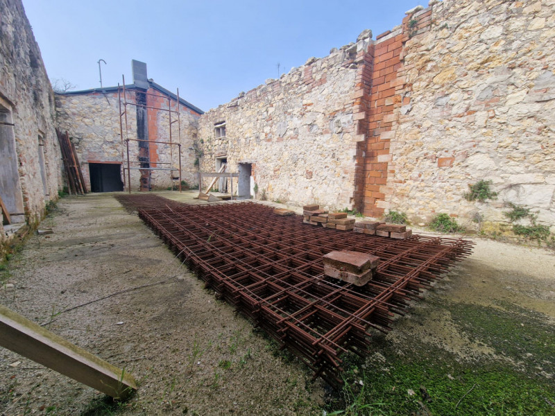UBICAZIONE E CONTESTO

Nel comune di Longare, in posizione tranquilla e immersa nel verde, propon...