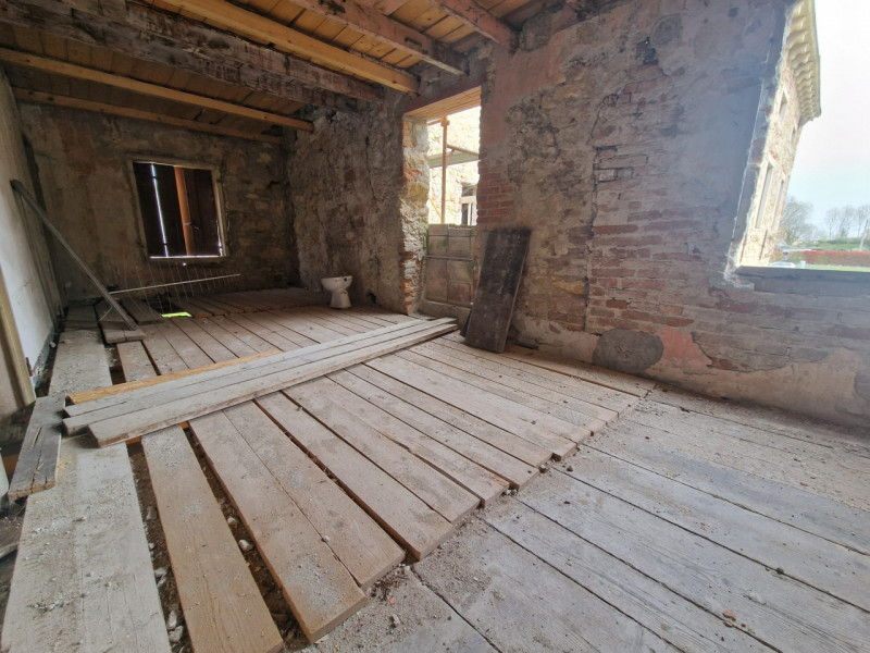 UBICAZIONE E CONTESTO

Nel comune di Longare, in posizione tranquilla e immersa nel verde, propon...