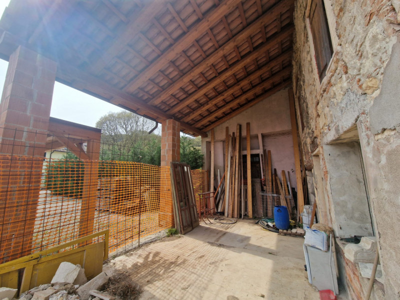 UBICAZIONE E CONTESTO

Nel comune di Longare, in posizione tranquilla e immersa nel verde, propon...